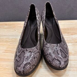 Born Leather Snakeskin Pattern Size 9 EUC block Heel